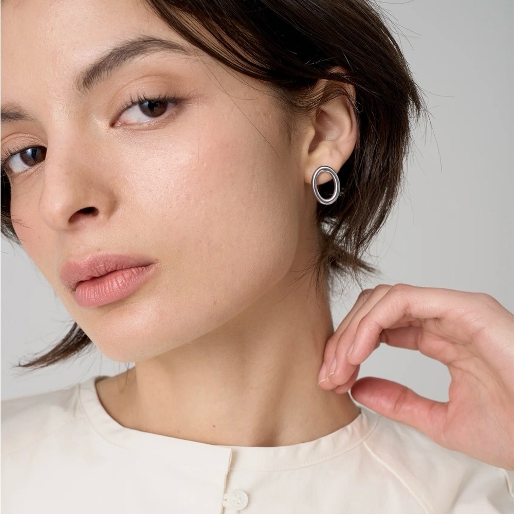 FM2050 Black Oval Stud Earrings NWT